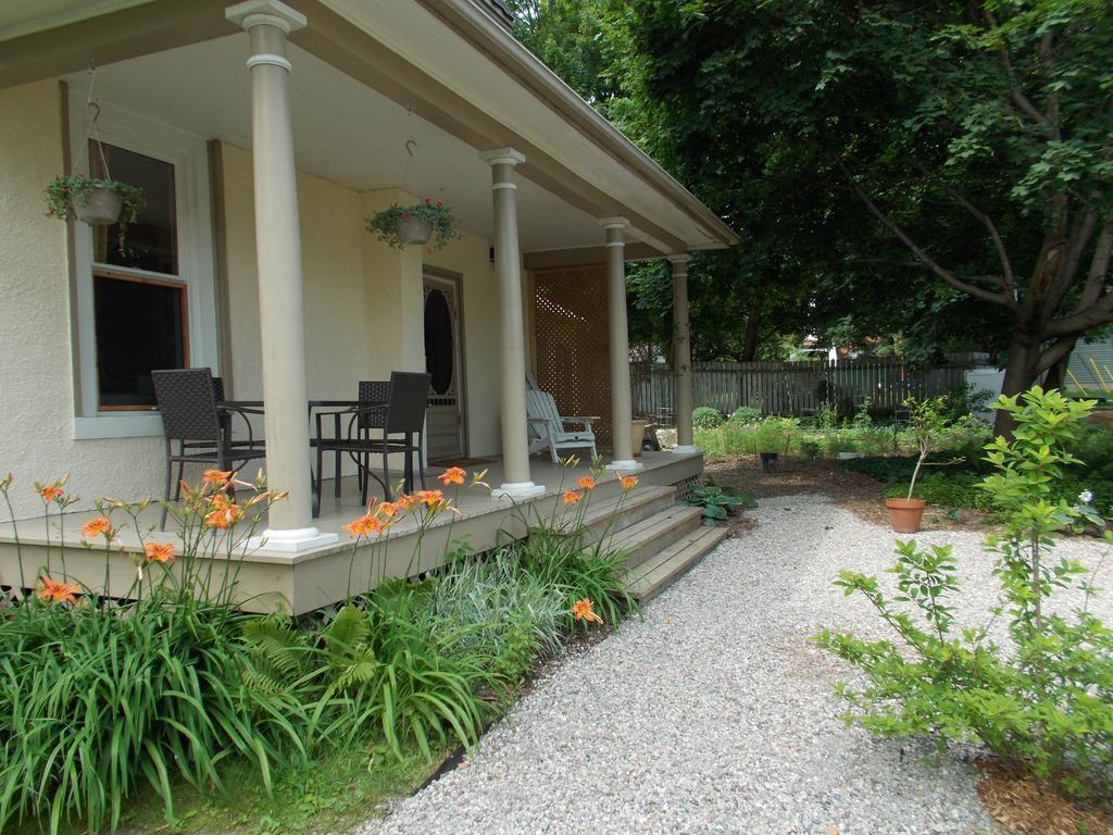 Absolute 1000 Islands Monthly Suites Gananoque Zimmer foto