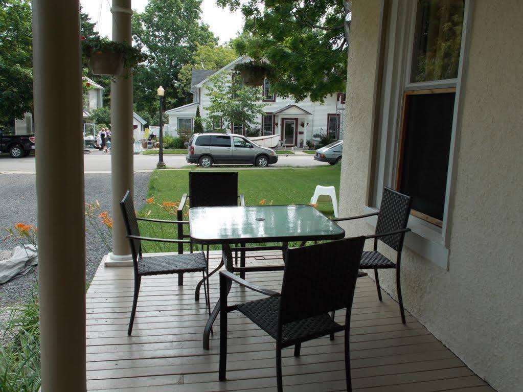 Absolute 1000 Islands Monthly Suites Gananoque Exterior foto